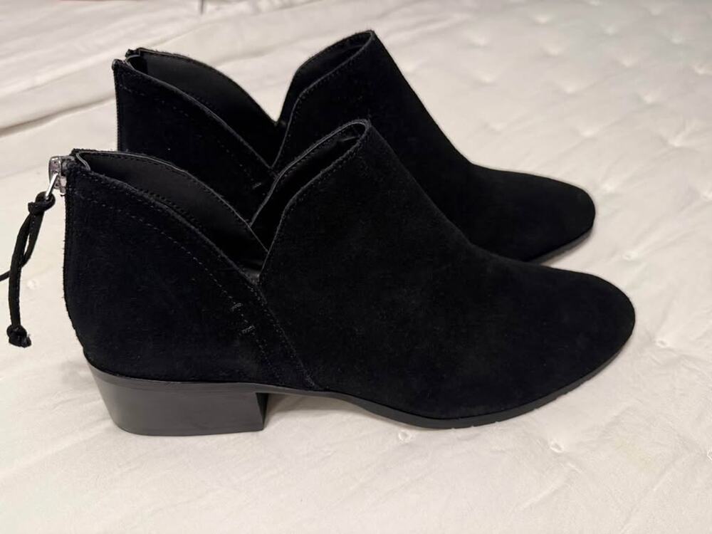 Kenneth Cole Reaction black suede ankle booties